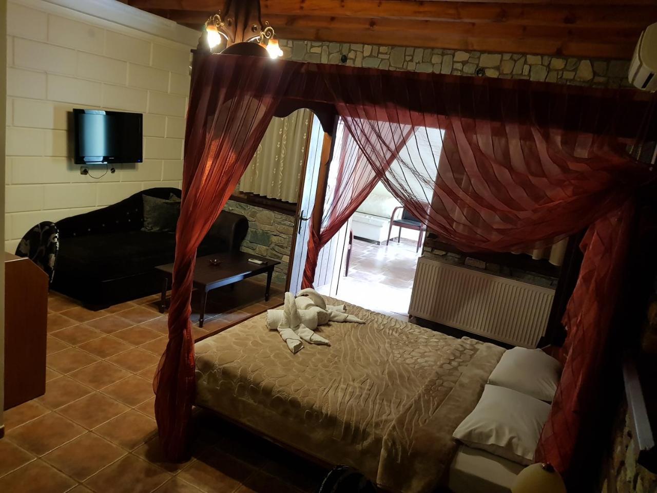 Hotel Παραδοσιακο Káto Loutrákion Eksteriør bilde