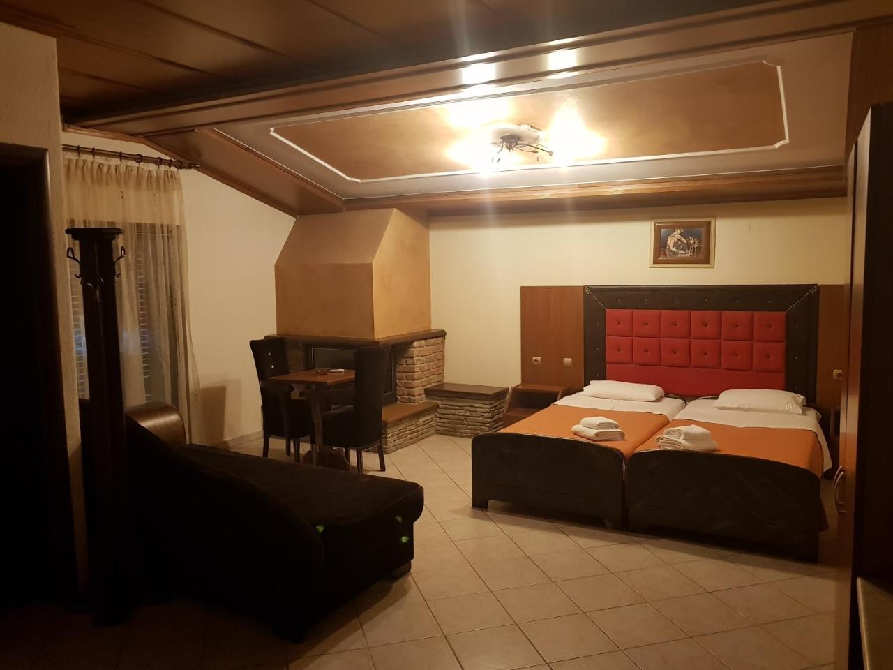 Hotel Παραδοσιακο Káto Loutrákion Eksteriør bilde
