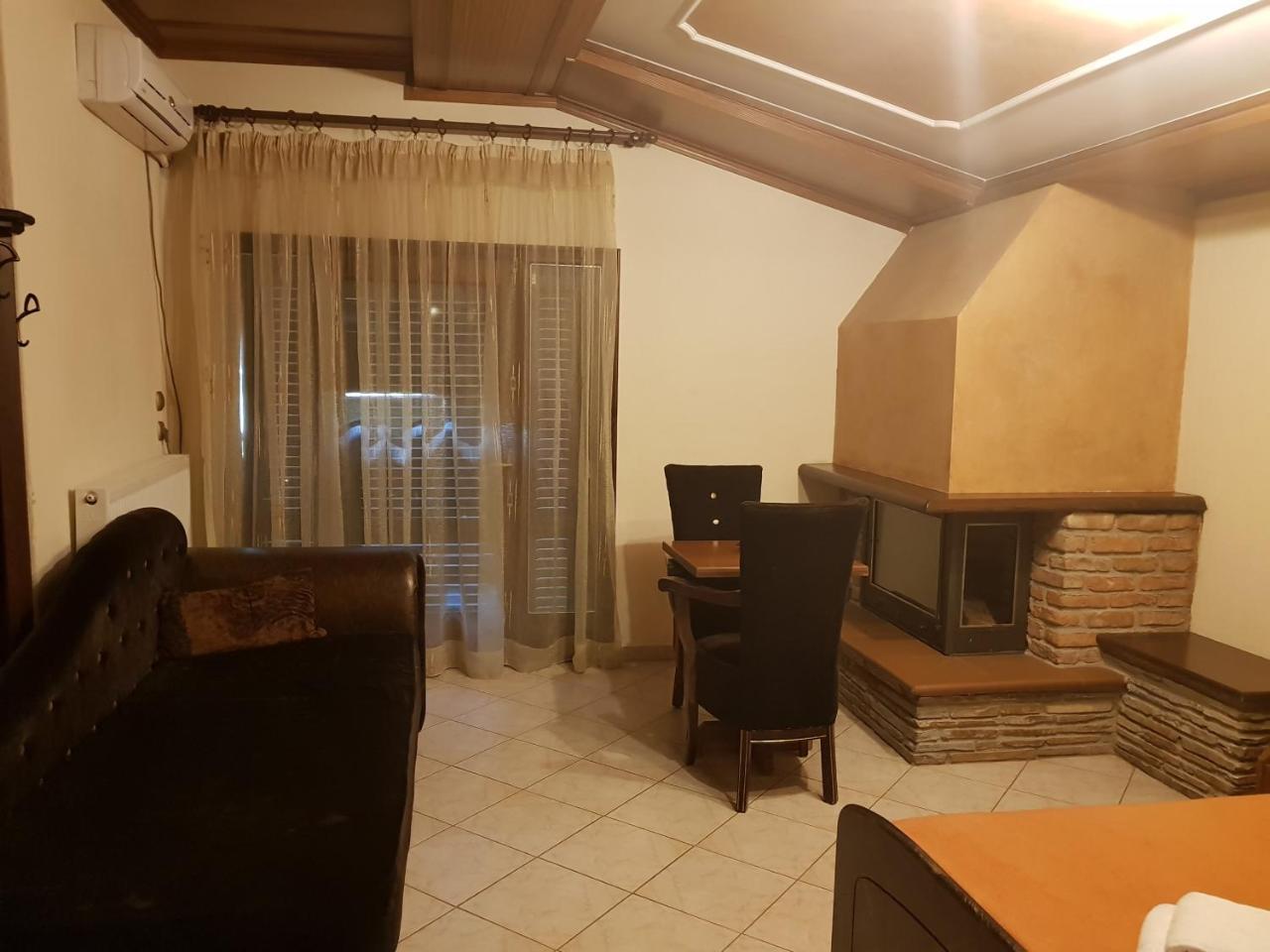 Hotel Παραδοσιακο Káto Loutrákion Eksteriør bilde