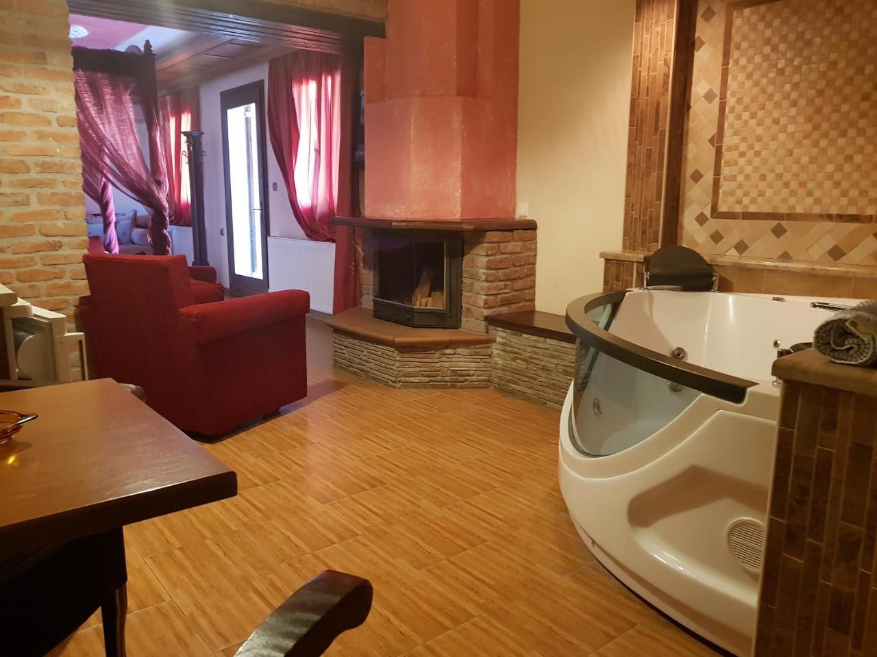 Hotel Παραδοσιακο Káto Loutrákion Eksteriør bilde