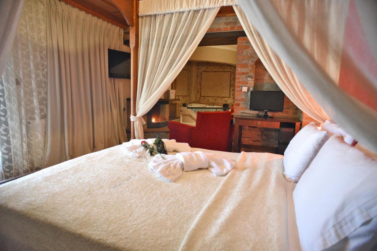 Hotel Παραδοσιακο Káto Loutrákion Eksteriør bilde
