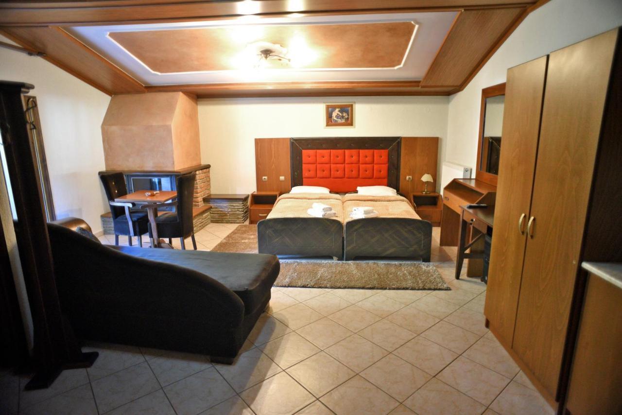 Hotel Παραδοσιακο Káto Loutrákion Eksteriør bilde