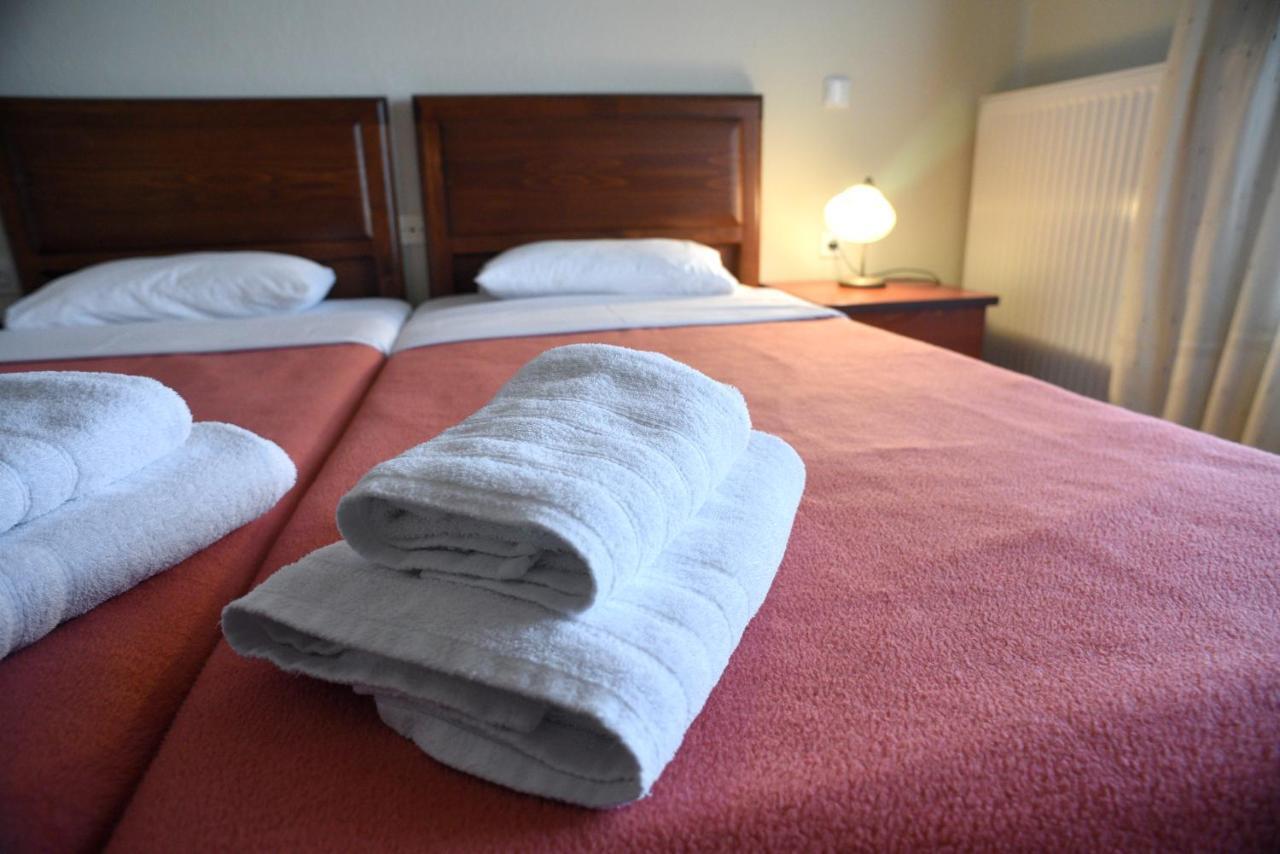 Hotel Παραδοσιακο Káto Loutrákion Eksteriør bilde