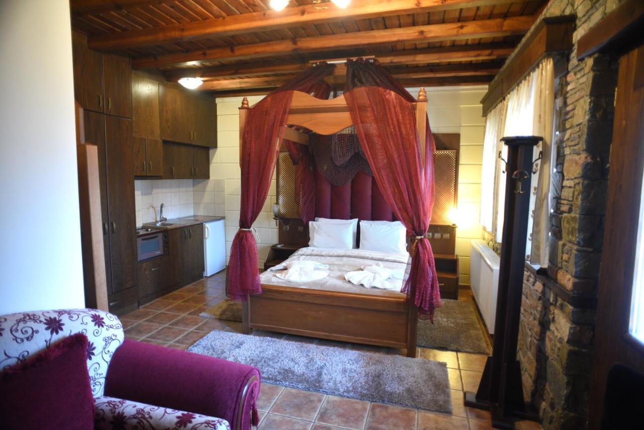 Hotel Παραδοσιακο Káto Loutrákion Eksteriør bilde
