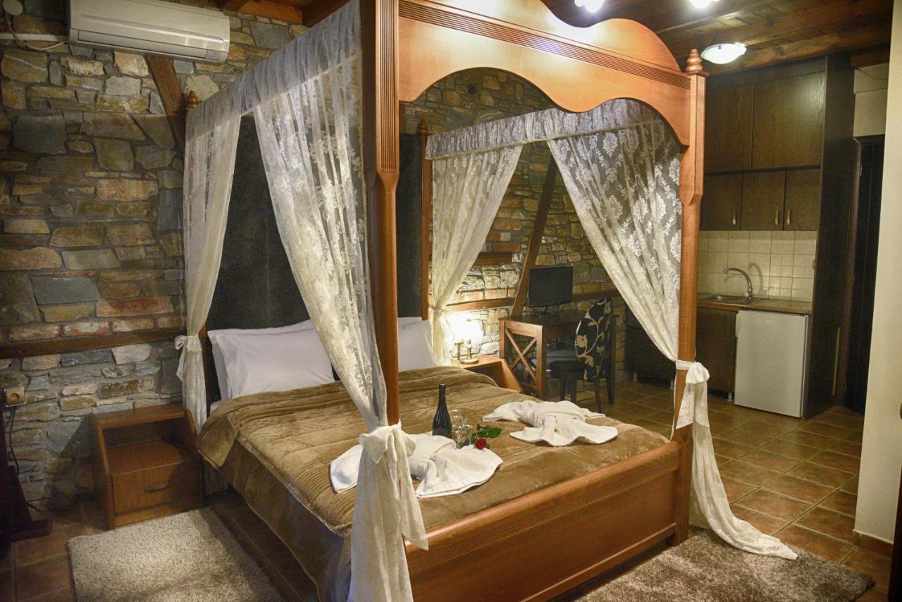 Hotel Παραδοσιακο Káto Loutrákion Eksteriør bilde